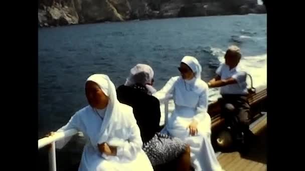 Ligutia Italie Mai 1970 Religieuses Sur Bateau Dans Mer Partir — Video