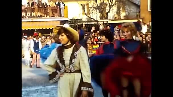 Novara Italië Maart 1980 Carnaval Stad Meisjes Dansen 80S Parade — Stockvideo