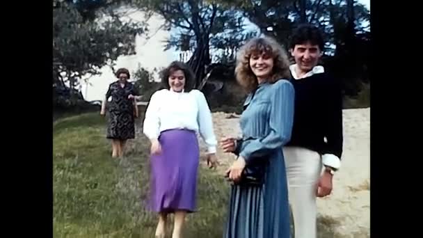 โนวาร ตาล นาคม 1980 คนพ ดในชนบทย — วีดีโอสต็อก