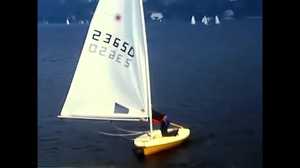 Como Ιταλία Ιουνίου 1980 Ιστιοπλοϊκός Διαγωνισμός Κανό Στη Λίμνη Κόμο — Αρχείο Βίντεο