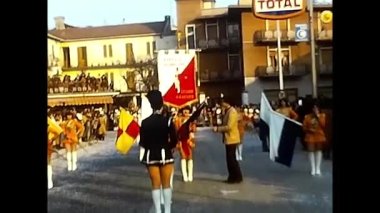 Novara, İtalya 10 Mart 1980: Novara Karnavalı 'nın ana hatları 80