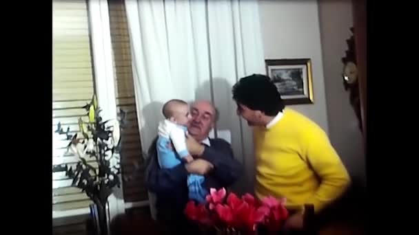 Milan Italy March 1980 Dad Newborn His Arms 80S — Stok video