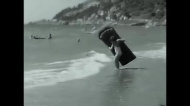 Valle d Aosta, İtalya 10 Haziran 1950: 50 'lerin siyah beyaz gölündeki insanlar