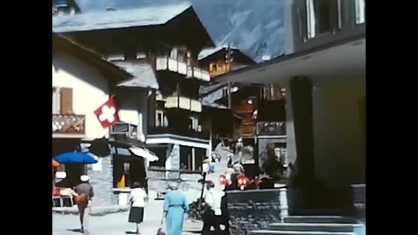 Vallese Switzerland May 1980 People Holiday Valais Switzerland 80S — Vídeo de Stock