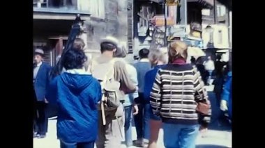 Vallese, İsviçre 16 Mayıs 1980: Valais 'de tatilde olan insanlar