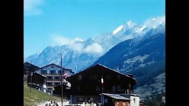 Vallese, İsviçre 16 Mayıs 1980: Valais manzarası 1980 'lerden farklı perspektiflerden görüldü