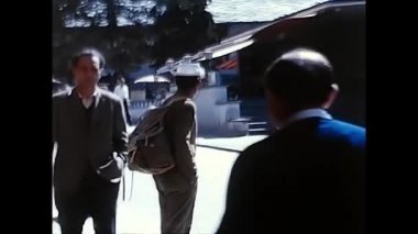 Vallese, İsviçre 16 Mayıs 1980: Valais 'de tatilde olan insanlar