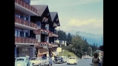 Vallese, İsviçre 16 Mayıs 1980: Valais 'deki evler, binalar ve chaletler 80' lerden kalma