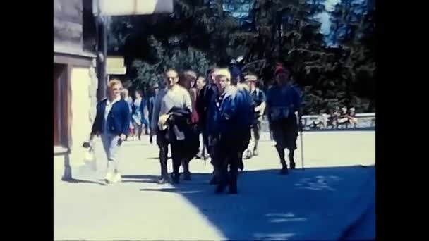 Vallese Switzerland May 1980 Group Boys Walking Mountains 80S — Αρχείο Βίντεο