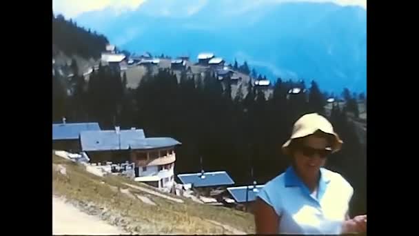 Vallese Switzerland May 1980 People Holiday Valais Switzerland 80S — Stok video