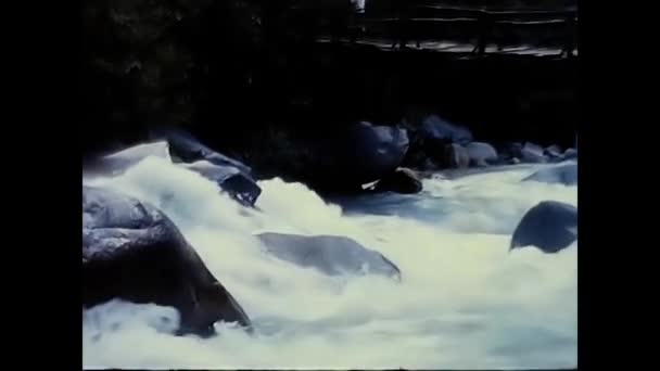 意大利特拉奎拉 1960年6月17日 位于特拉奎拉的山区河流 — 图库视频影像
