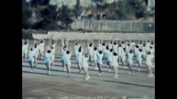 Grecia Europa Mayo 1960 Jóvenes Que Realizan Actividades Deportivas Para — Vídeos de Stock