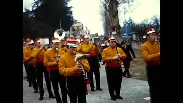 Oleggio Talya Şubat 1960 Oleggio Lardaki Karnaval Müzik Grubu Geçidi — Stok video