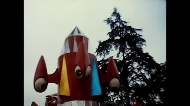 Oleggio Itália Fevereiro 1960 Desfile Carnaval Com Máscaras Carros Alegóricos — Vídeo de Stock