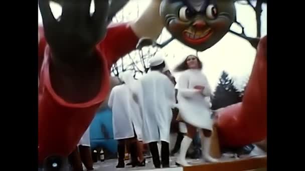 Oleggio Itálie Února 1960 Karnevalový Průvod Maskami Plováky Let — Stock video