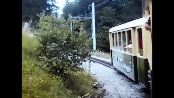 Livigno Italia Octubre 1960 Tren Montaña Conecta Italia Con Suiza — Vídeo de stock