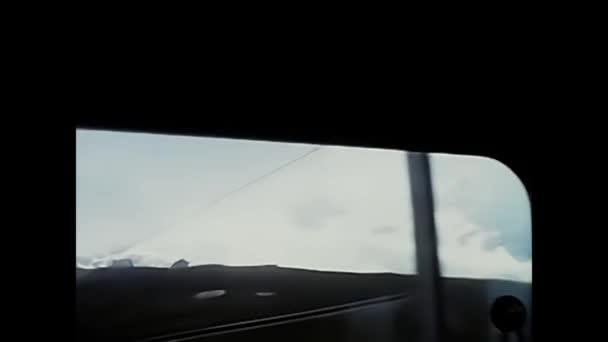 イタリア リビノ1960年 昭和35年 10月13日60両編成のアルプス山岳列車の風景 — ストック動画