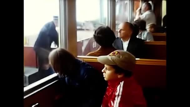Livigno Italia Octubre 1960 Personas Tren Observando Paisaje Los Años — Vídeo de stock
