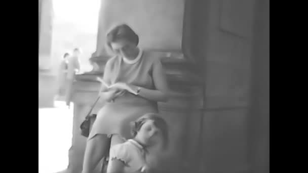 Florence Italy May 1950 People Vacation Florence Black White 1950S — Stock Video
