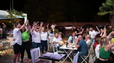 Terni, İtalya Haziran 03 2022. Dans kulübünde akşam yemeği.