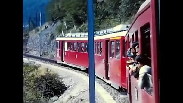 Milano Włochy Maja 1960 Czerwony Pociąg Który Jedzie Szwajcarii Lat — Wideo stockowe