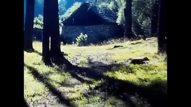 イタリアトラスケラ1980年6月14日80年代の自然に囲まれた山の家 — ストック動画