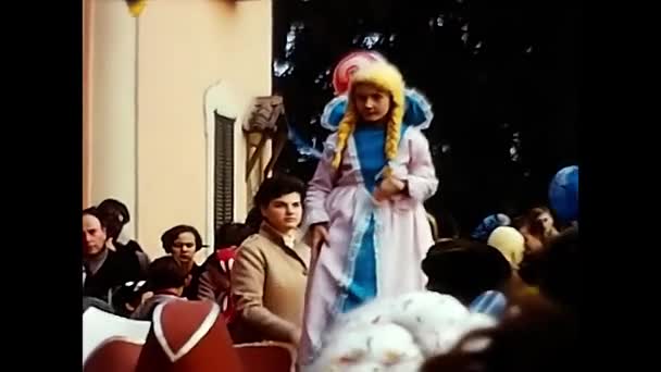 Milano Maggio 1960 Carnevale Con Mascherati Bambini Degli Anni — Video Stock