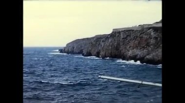 Salento, İtalya 17 Haziran 1970: 70 'lerde Salento' da deniz kenarındaki uçurumların manzarası