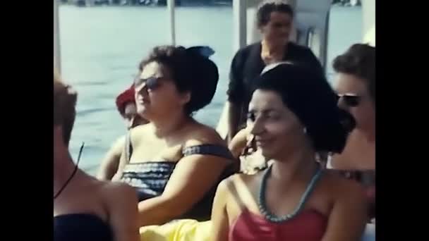 Salento Italia Junio 1960 Personas Barco Mar Durante Las Vacaciones — Vídeos de Stock