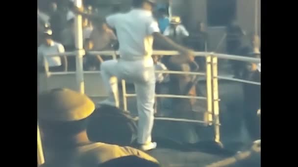Procida Nápoly 1960 Június Legénység Hajót Évek Tengerének Kikötőjéhez Köti — Stock videók