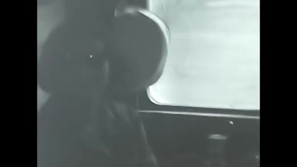 Paris France Mai 1950 Personnes Dans Train Noir Blanc Des — Video