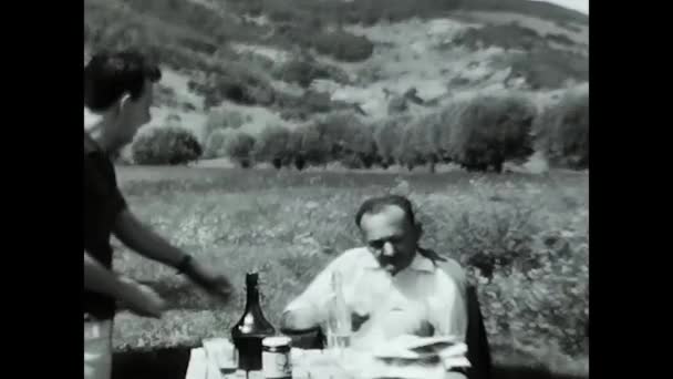 Roma Italia Junio 1950 Gente Picnic Las Montañas Blanco Negro — Vídeo de stock