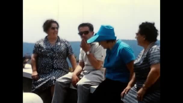 1960年6月10日意大利维泰博 60年代人们在维科湖度假 — 图库视频影像