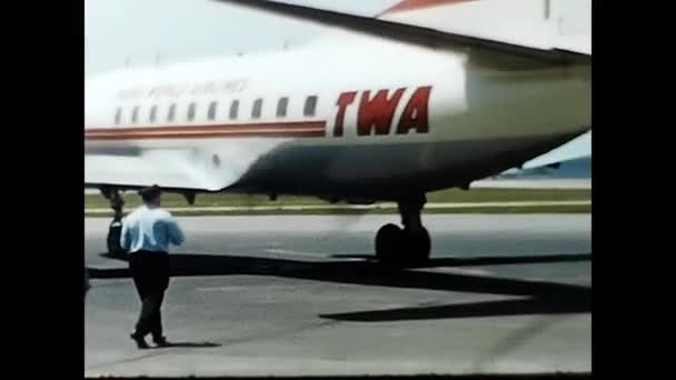 Niagara Αμερική Μαΐου 1960 Αναχώρηση Δύο Αεροπλάνα Και Ανθρώπους Που — Αρχείο Βίντεο