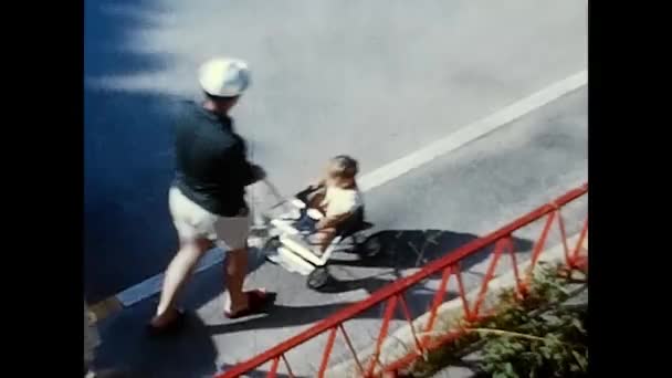 Rome Italy June 1960 Dad Children Walk 60S Holiday — Video Stock