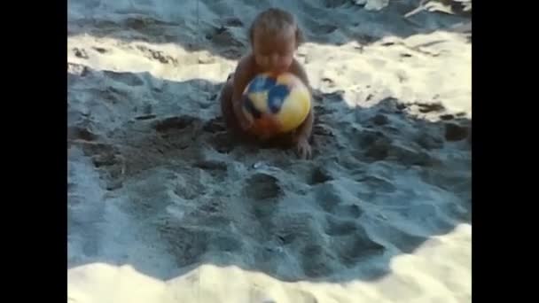 Rome Italy June 1960 Child Beach Plays Ball 60S — 图库视频影像