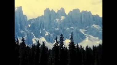 ciampedias, İtalya 19 Mart 1960 Trentino 60 'lardaki dağ manzarası