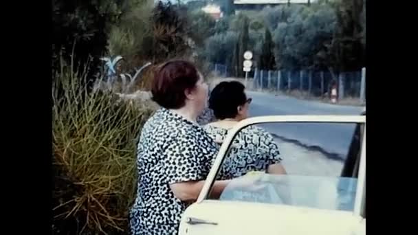 Rome Italy June 1960 Women Figs Hands Getting Car — ストック動画