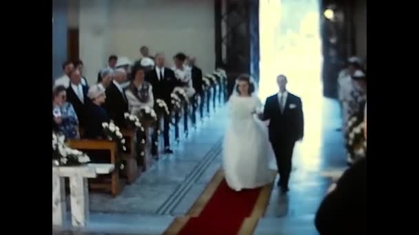 Rome Italy March 1960 Bride Father Enter Church 60S — Wideo stockowe