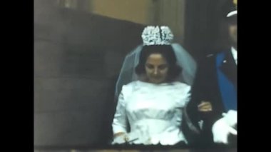 Roma, İtalya 14 Nisan 1950: 1950 'lerde askeri üniformayla düğün