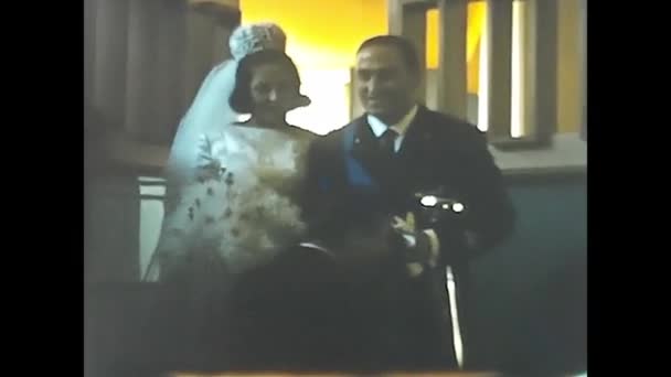 Rome Italy April 1950 Spouses Talking 50S Restaurant — Αρχείο Βίντεο