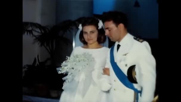 Rome Italy March 1960 Spouses Leave Church Marriage 60S — Vídeo de Stock