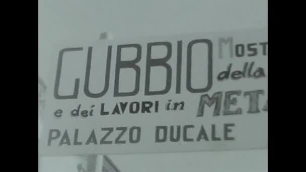 Gubbio Italy 1960 Знак Губбіо Позначає Сільський Фестиваль Чорно Білому — стокове відео