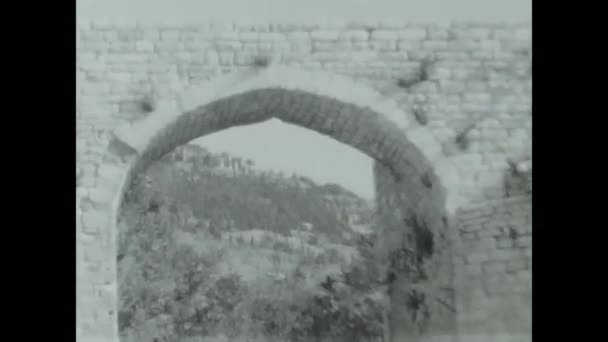 Gubbio Italy May 1960 Cart Horse Enters Gate Town Gubbio — Vídeos de Stock