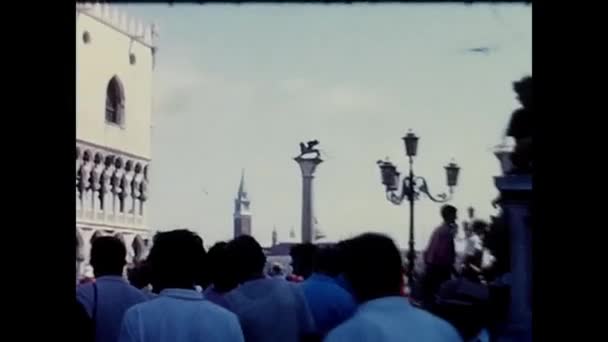 Венеция Италия Март 1960 Венеция Туристов Прогулку — стоковое видео