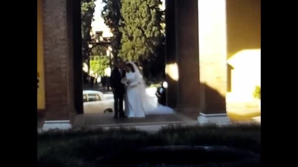 Rome Italy April 1950 Arrival Bride Church 1950S — Stok video