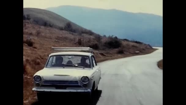 Campotosto Abruzzo May 1960 People Cars Mountain Road Year 609 — Vídeo de Stock