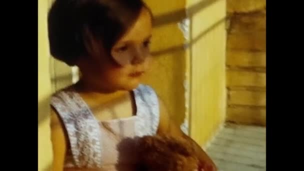 Ravello Naples June 1960 Little Girl Playing Her Teddy Bear — Vídeo de Stock