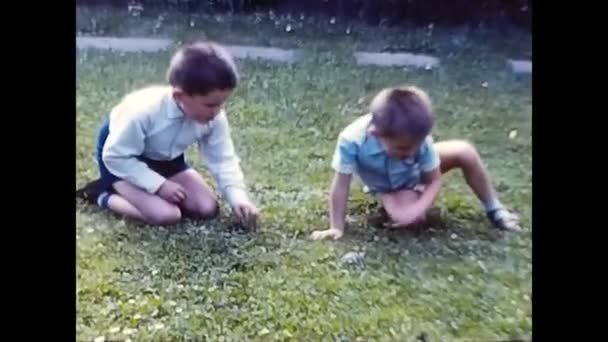 Ravello Naples June 1960 Children Play Lawn — Vídeo de Stock