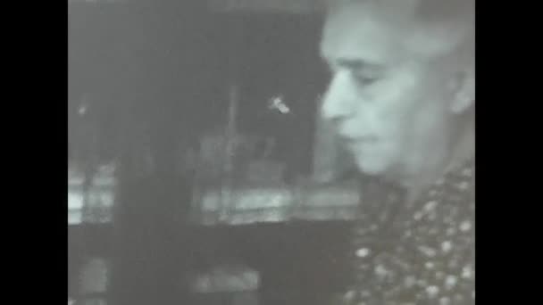 이탈리아의 라비니오 1960 집에서 크리스마스 할머니와 — 비디오